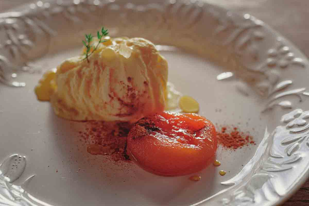 るうふ蔦之家:シナモン風味とバニラアイスを絡めて味わう あんぽ柿のバター焼きイメージ写真