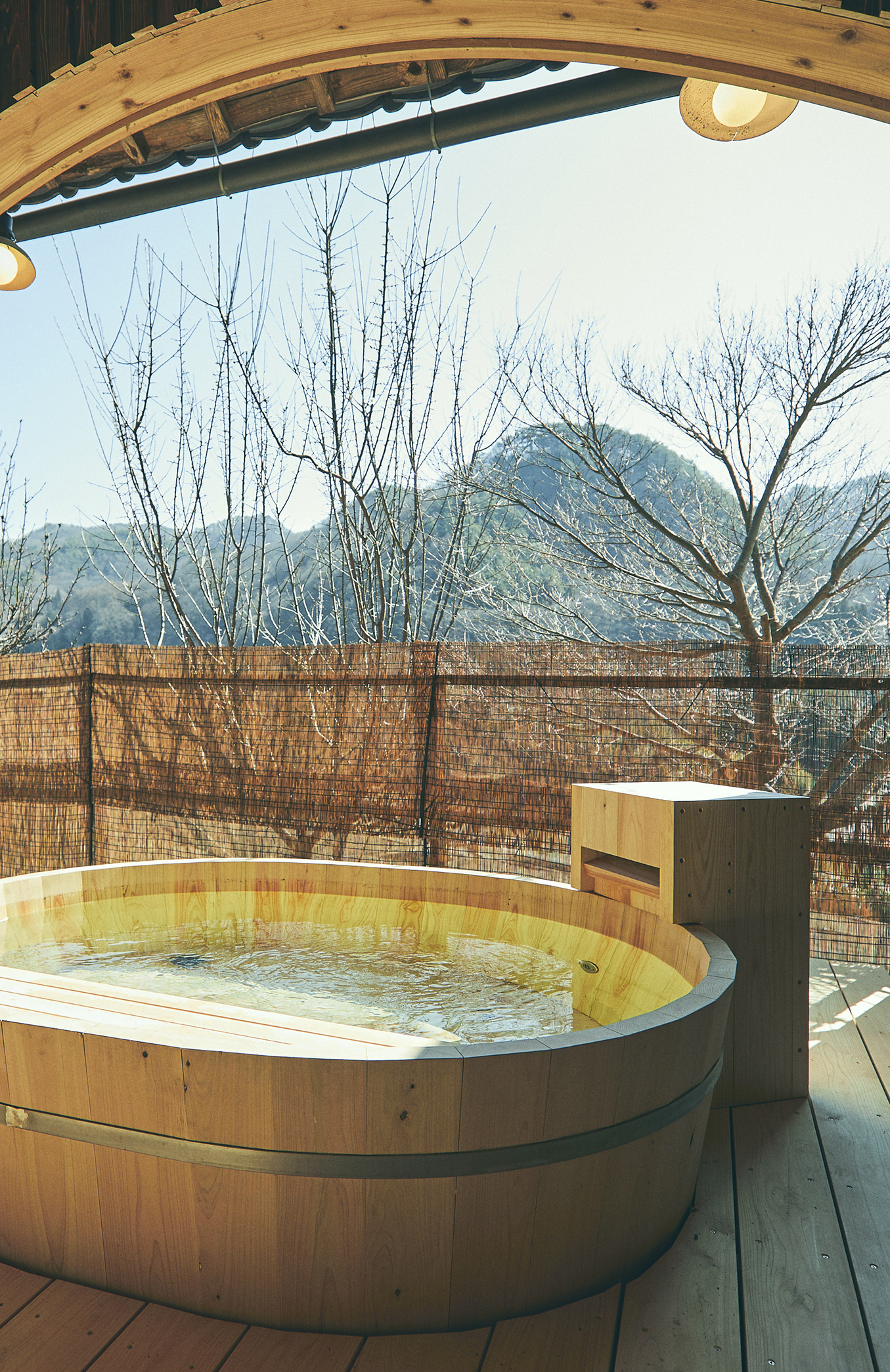 宿一覧 | LOOF Hotels | 露天風呂 | 一棟貸し古民家宿るうふ